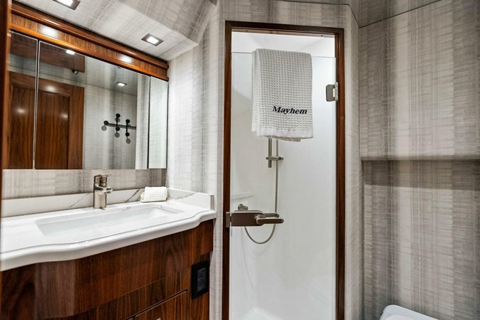 TEAM MAYHEM - Yacht zu verkaufen