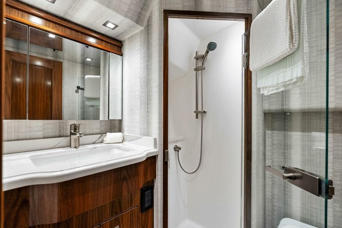 TEAM MAYHEM - Yacht zu verkaufen