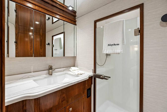 TEAM MAYHEM - Yacht zu verkaufen