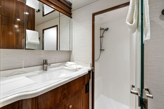 TEAM MAYHEM - Yacht zu verkaufen