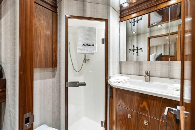 TEAM MAYHEM - Yacht zu verkaufen