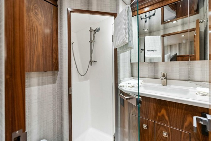 TEAM MAYHEM - Yacht zu verkaufen