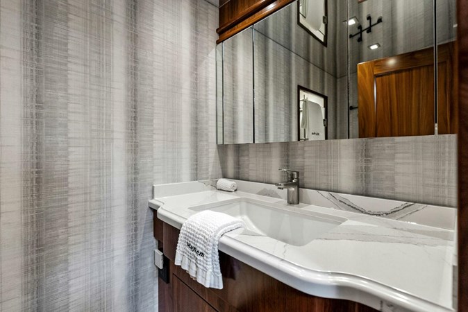 TEAM MAYHEM - Yacht zu verkaufen