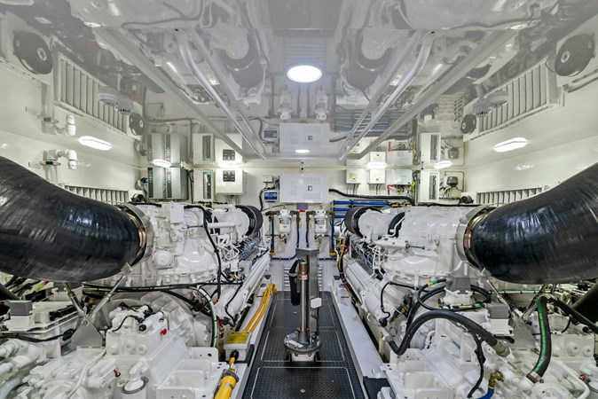 TEAM MAYHEM - Yacht zu verkaufen