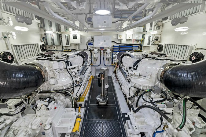 TEAM MAYHEM - Yacht zu verkaufen