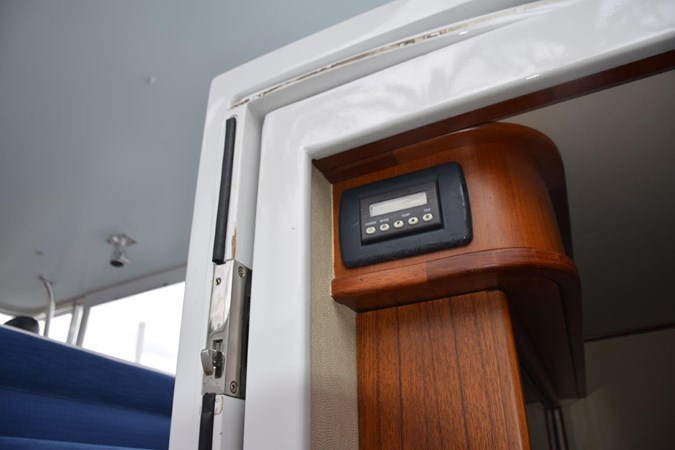 Bridge Deck A/C control and sliding cabin door  