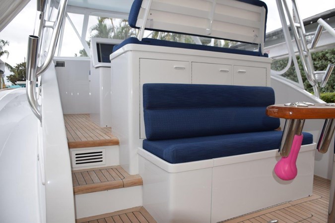 Cockpit mezzanine seating  