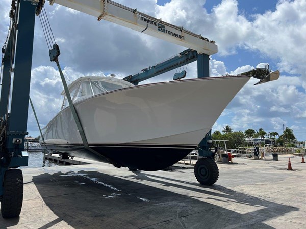 Hull side at haulout  