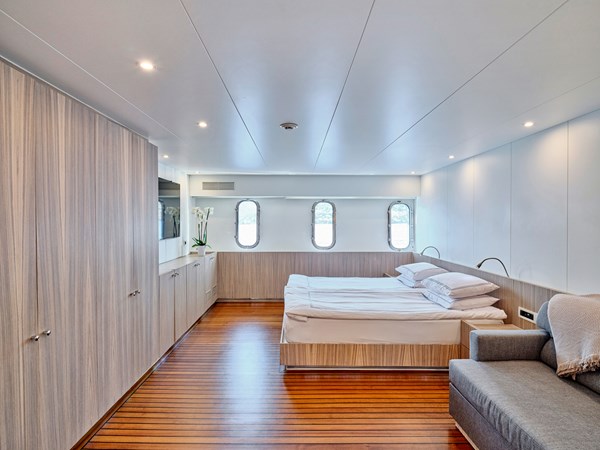 BOOBALE - MASTER CABIN (4)