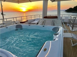 MR MOUSE 14 Mr MOUSE Jacuzzi