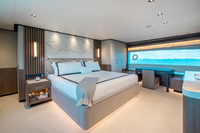 FREEDOM 110' Horizon Master Stateroom