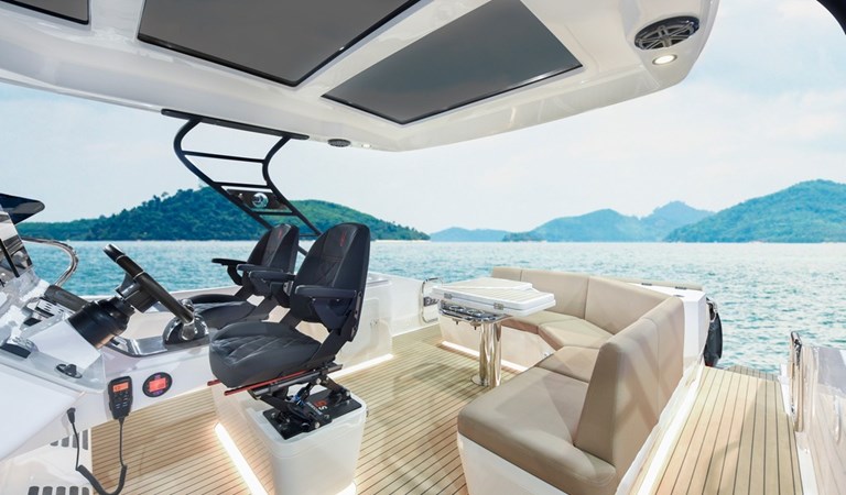 Oryx 379 Aft seating