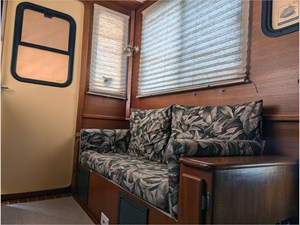 32' LEGACY 2011 13 