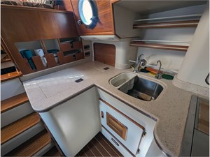 32' LEGACY 2011 19 