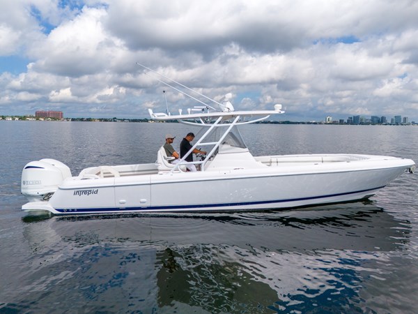 32' Intrepid _ Drone-19