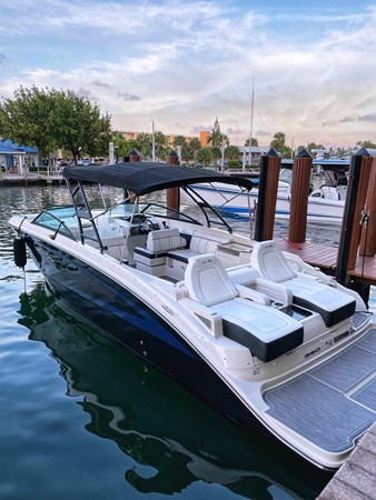 SEA RAY 290 SUNDECK