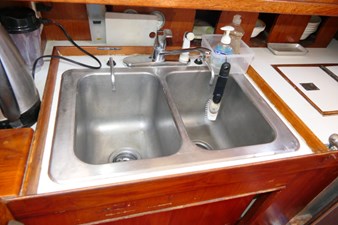 SHAMWARI 12 Galley sinks