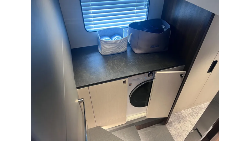 2024-astondoa-as5-power-9496423-20240806163417261-1_XLARGE