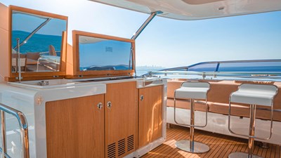 AZIMUT 80 10 AZIMUT 80 2015 - flydeck 