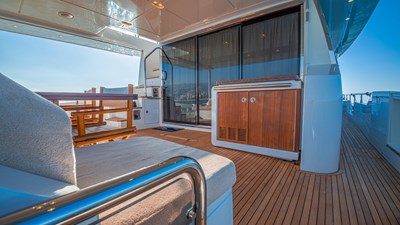 AZIMUT 80 31 AZIMUT 80 2015 -aft Main Deck