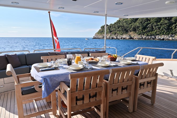 CLARITY aft deck table