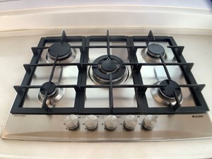 ALESHA D 53 kitchen stove top