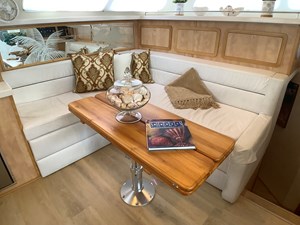 ALESHA D 57 inside table with seating