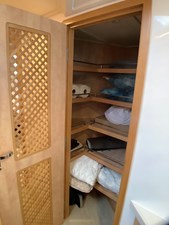 ALESHA D 60 closet