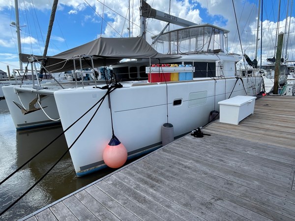 Lagoon-450 F front left hull view dockside