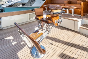 Whiskey Kilo 24 24_2782966_cockpit