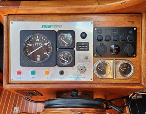 THE HAMMER II 5 Pilothouse Helm gauges