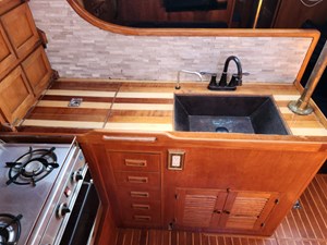 THE HAMMER II 15 Galley sink