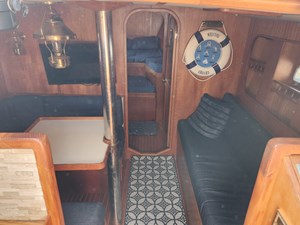 THE HAMMER II 22 Main Cabin