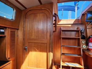 THE HAMMER II 28 Aft Head 1