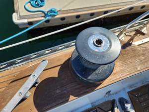 THE HAMMER II 38 Cockpit winch