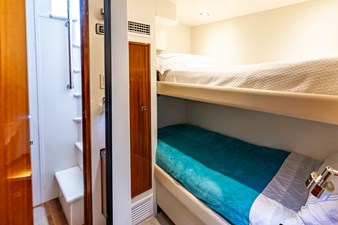 CA'D'ZAN 23 Crew Quarters
