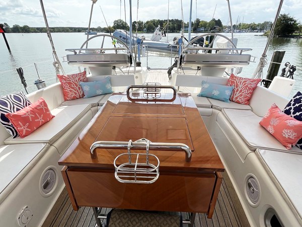 Huge refrigerated cockpit table