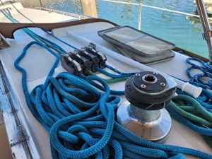 LET'S RUN AWAY 25 Starboard Winch