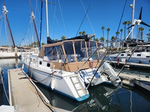 LET'S RUN AWAY 32 Dockside 1