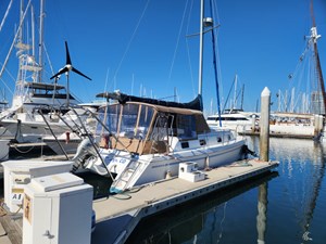 LET'S RUN AWAY 33 Dockside 2
