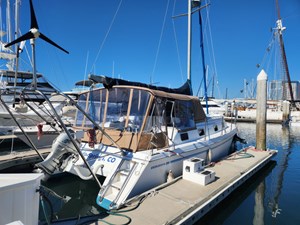 LET'S RUN AWAY 34 Dockside 3