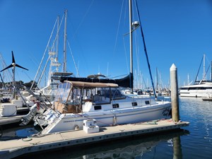 LET'S RUN AWAY 35 Dockside 4