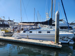 LET'S RUN AWAY 36 Dockside 5
