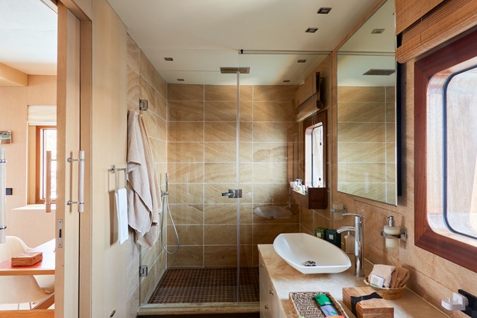 20240826_Hayama_03_Master_suite_0088_HDR