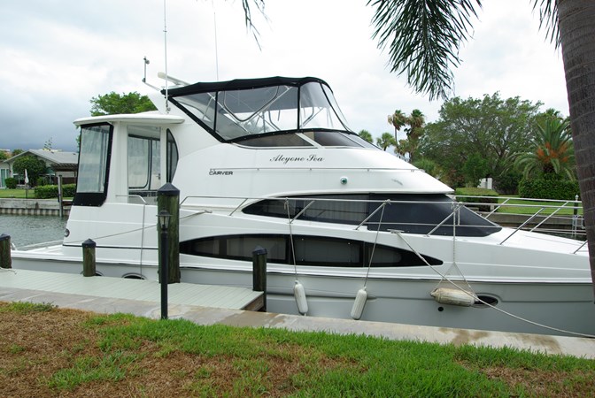 2001 CARVER 444 COCKPIT MOTORYACHT