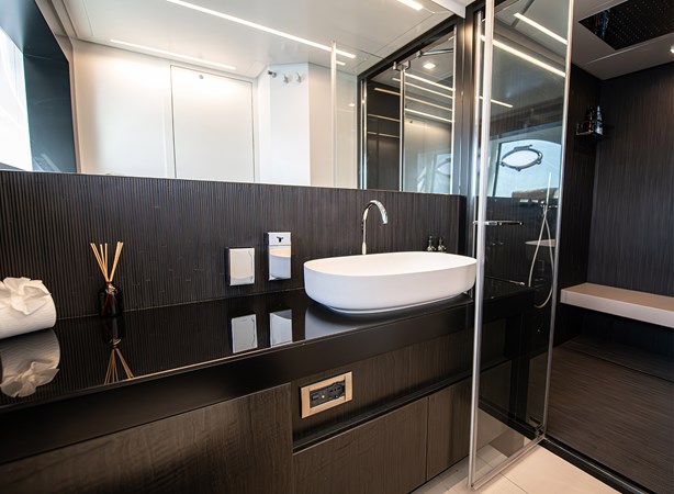 2021 Pershing 9X - Magic of Ayr - Master Ensuite