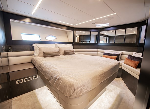2021 Pershing 9X - Magic of Ayr - VIP Cabin