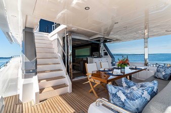 Horizon V68 / NOW AVAILABLE  8 Horizon V68-Hull 12 aft deck seating.