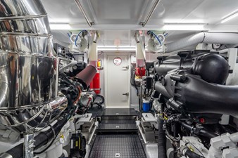 Horizon V68 / NOW AVAILABLE  21 Horizon V68-Hull 12 engine room. 