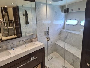 HALWA 7 M/Y HALWA_Sunseeker 95_Owner Bathroom